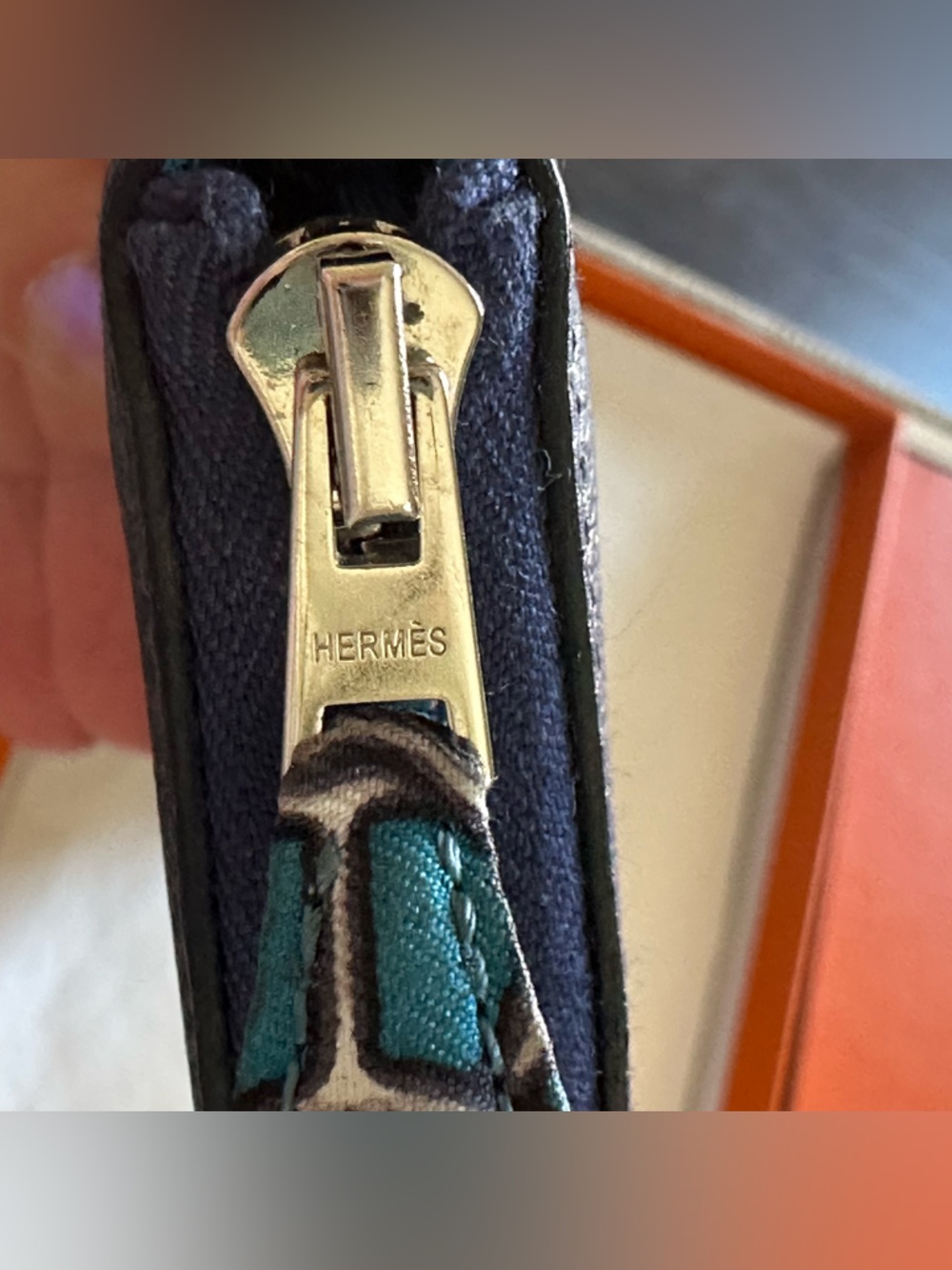Hermès Hermes Long Zipped Wallet Silk in Blue Leather - Picture 5 of 16
